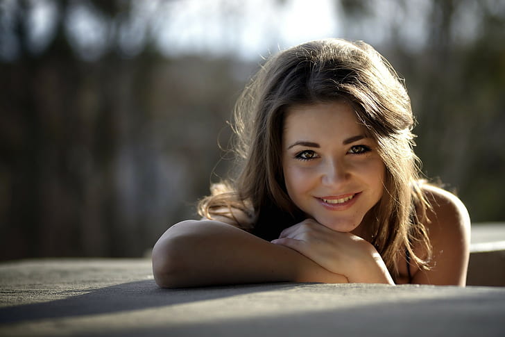 Lächeln, Sonnenlicht, Frauen, Model, Dana Kareglazaya, braune Augen, brünett, Porträt, HD-Hintergrundbild