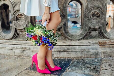 pair of pink pumps, bouquet, girl, legs, shoes, HD wallpaper HD wallpaper