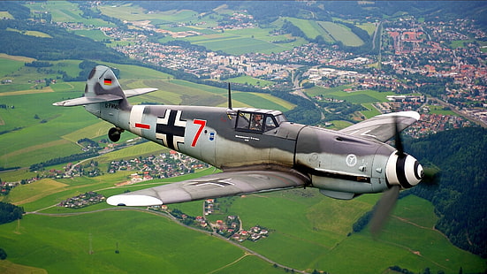 biplano gris, el cielo, la ciudad, la tierra, el campo, el caza, el avión, alemán, durante la Segunda Guerra Mundial, solo, Messerschmitt Bf.109, Messerschmitt BF 109, Fondo de pantalla HD HD wallpaper