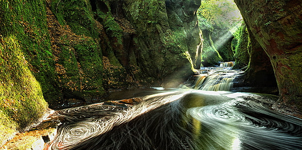 เนื้อน้ำที่ไปในถ้ำที่มีตะไคร่น้ำ, ช่องเขา, แสงแดด, เนื้อน้ำ, การเข้าไป, มีมอส, ถ้ำ, สก็อตแลนด์, Devil's Pulpit, ธรรมชาติ, น้ำตก, สตรีม, แม่น้ำ, ป่า, หิน - วัตถุ, ภูมิประเทศ, น้ำ, กลางแจ้ง, ทัศนียภาพ, ภูเขา, ต้นไม้, สีเขียว, ความงามในธรรมชาติ, การไหล, วอลล์เปเปอร์ HD HD wallpaper