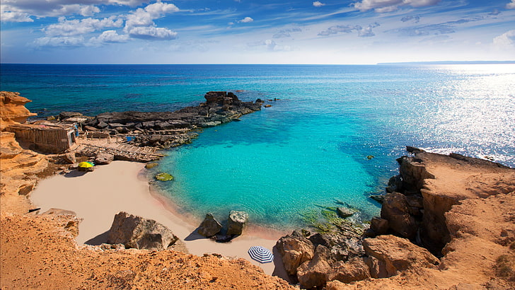 スペインのフォルメンテラ島の地中海のビーチHd壁紙2880×1620、 HDデスクトップの壁紙