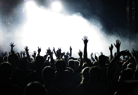 силуэт фото стоящих людей, люди, руки, концерт, музыка, толпа, HD обои HD wallpaper