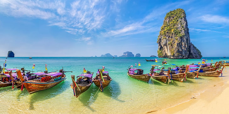 brązowa łódź na morskim morzu w ciągu dnia, plaża, piasek, łódź, wapień, wyspa, morze, turkus, woda, tropikalny, wakacje, lato, natura, krajobraz, Tajlandia, Tapety HD