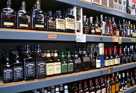 Comida, licor, alcohol, botella, estante, tienda, whisky, Fondo de pantalla HD HD wallpaper