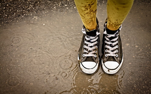 riak, hujan, sepatu, genangan air, Converse, kuning, Wallpaper HD HD wallpaper