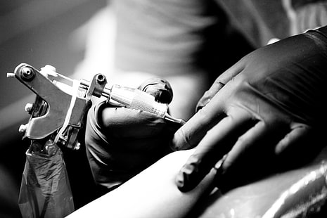 gråskalefotografering av tatueringsmaskin, tatuering, svartvitt, HD tapet HD wallpaper