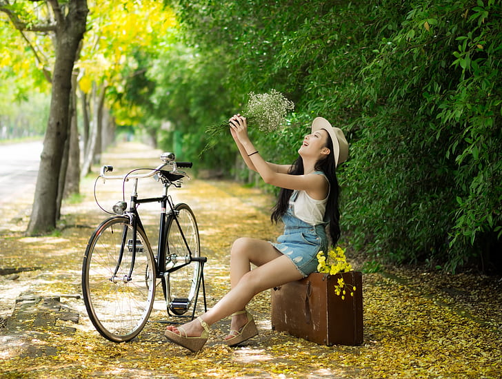 소녀, 자전거, 미소, 공원, 꽃다발, 가방, 아시아, HD 배경 화면
