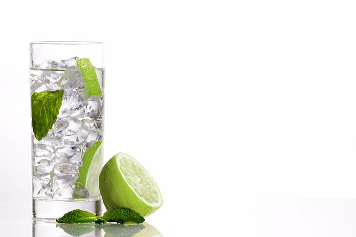 alcohol, citrus, close up, cocktail, cold, cool, cuban, drink, food, freshness, fruit, garnish, glass, green, herb, ice, ingredient, isolated, juice, leaf, lemon, lime, liquor, mint, mojito, party, reflection, refreshment, HD wallpaper