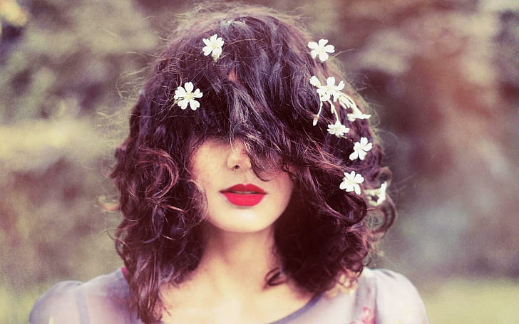 Brunette Curls Flowers Mood Bokeh, lipstik merah wanita, brunette, ikal, bunga, suasana hati, bokeh, Wallpaper HD