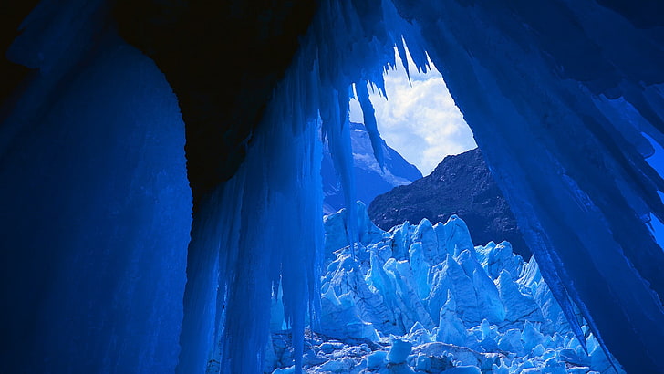 niebiesko-białe malarstwo abstrakcyjne, natura, krajobraz, zima, lód, śnieg, lodowce, góry, jaskinia, sopel lodu, chmury, Tapety HD