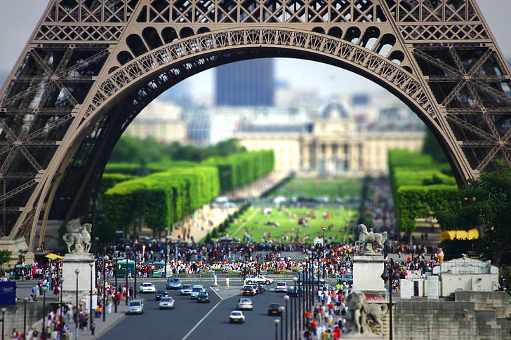Wieża Eiffla, Paryż, Francja, Paryż, Wieża Eiffla, tilt shift, ludzie, ruch uliczny, pejzaż miejski, Tapety HD