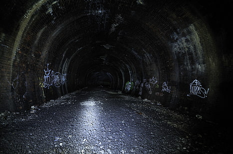 бетонный тоннель, тоннель, темнота, ночь, граффити, HD обои HD wallpaper