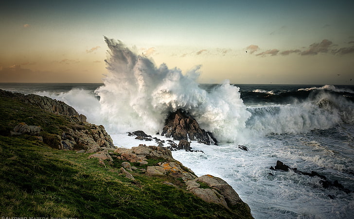 Wave Crashing On Rock, paesaggio collinare di montagna, Natura, Spiaggia, canone, sigma, markiii, sigma35mm14, temporale, Sfondo HD