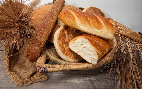 baguete assada, pão, pão branco, bolos, cesta, espigas de milho, trigo, HD papel de parede HD wallpaper