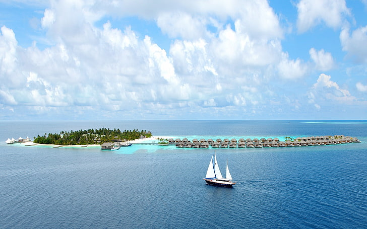 weißes Segelboot auf Gewässer, Insel, Meer, HD-Hintergrundbild