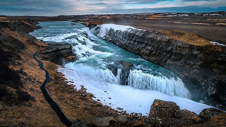 wodospady między formacją skalną, islandia, islandia, Gullfoss, wodospad, Islandia, Fotografia podróżnicza, formacja skalna, krajobraz, natura, woda, skały, na wolnym powietrzu, wzgórze śnieżne, lód, Region Południowy, scenics, wodospady gullfoss, Tapety HD