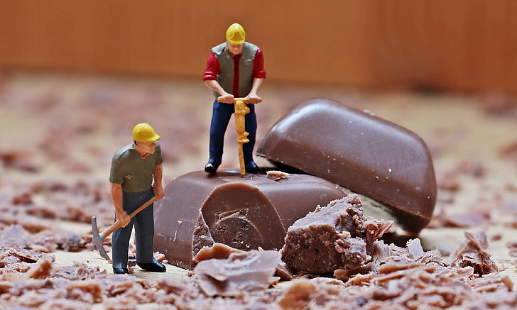 1 87, art, background, background image, chocolate, close, construction work, construction workers, creative, fig, figurine, froth, funny, greeting, greeting card, humorous, little man, macro, man, man with jackham, HD wallpaper