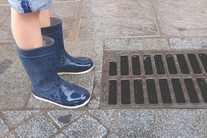 child, feet, raining, rainy, rubber boots, sewer, street, water, HD wallpaper