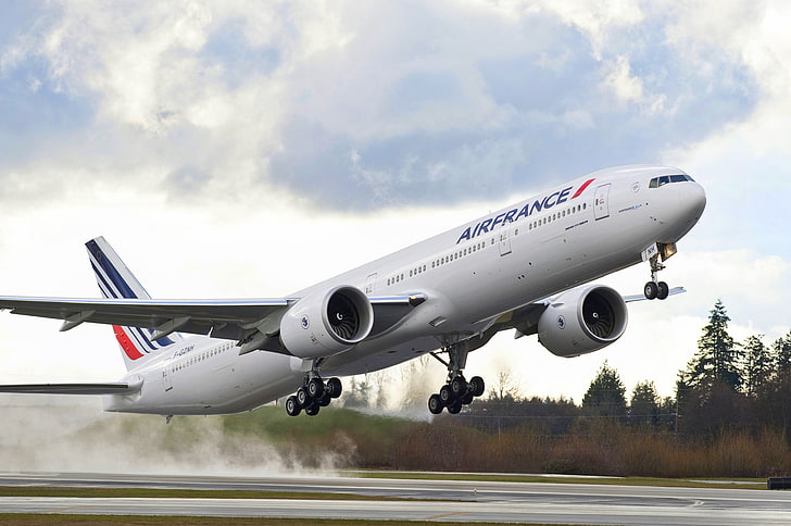 biały samolot linii lotniczych Air France, niebo, chmury, drzewa, liniowiec, Boeing, powietrze, Francja, 777, samolot, wzrost, pasażer, Tapety HD