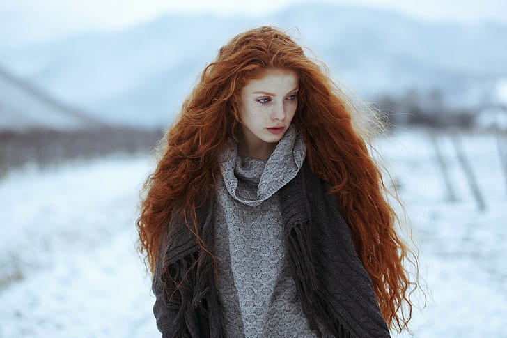 женщины, рыжие, волнистые волосы, бледные, длинные волосы, зима, голубые глаза, веснушки, HD обои