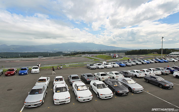 日産スカイラインGTR駐車場HD、車、日産、スカイライン、GTR、駐車場、ロット、 HDデスクトップの壁紙