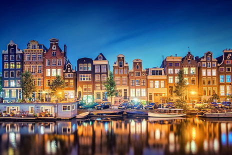 бетонные здания, свет, город, огни, отражение, река, здания, дома, лодки, вечер, Амстердам, канал, Нидерланды, Голландия, Нидерланды, Северная Голландия, HD обои HD wallpaper