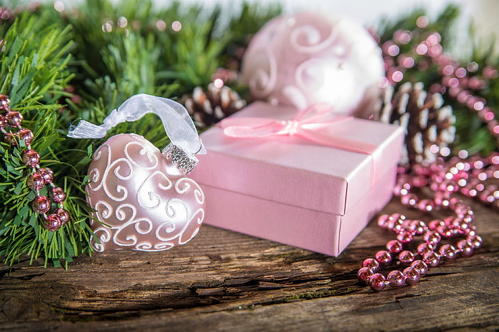 selective focus photography of pink gift box, winter, snow, decoration, holiday, box, gift, heart, Happy New Year, Merry Christmas, ornaments, Christmas, HD wallpaper