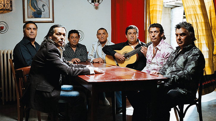 brown wooden table, gipsy kings, room, guitar, table, band, HD wallpaper