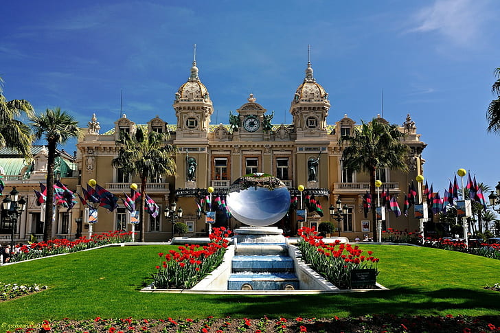 Monte Carlo, Palast, beige Betongebäude, Monte Carlo, Monaco, Mohnblumen, Brunnen, Spiegelpalast, Skulptur, Palmen, Kasino, HD-Hintergrundbild
