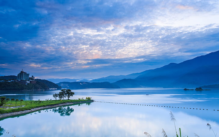 Taiwán, Nantou, amanecer de la mañana, montañas, cielo azul, reflejo del lago, Taiwán, Nantou, mañana, amanecer, montañas, azul, cielo, lago, reflejo, Fondo de pantalla HD
