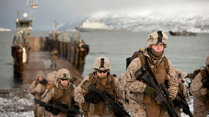 남자 갈색 디지털 위장 긴팔 셔츠, 군사, 군인, 노르웨이, 미국 육군, 해변, USMC, HD 배경 화면