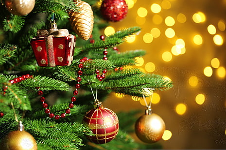 Foto de enfoque selectivo del árbol de Navidad con adornos navideños, decoración, árbol, bolas, feliz año nuevo, feliz Navidad, vacaciones, decoraciones, Navidad, Fondo de pantalla HD HD wallpaper