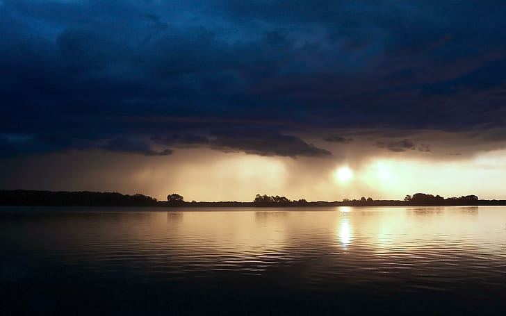 Зловещее небо, отражение, озеро, спокойствие, контраст, природа, берег, темнота, вода, шторм, свет, дождь, облака, 3d и abstra, HD обои