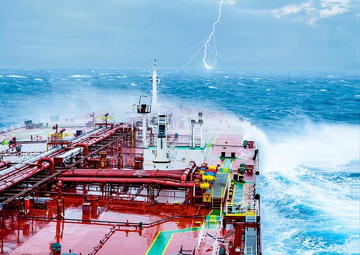 корабль, торговый корабль, нефтяной танкер, шторм, молния, волны, море, HD обои