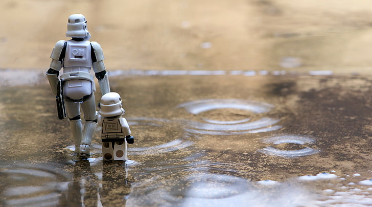 Star Wars Storm trooper action figure and minifig, Star Wars, stormtrooper, LEGO, rain, pond, HD wallpaper