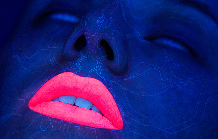 blåmålad människans ansikte med rött läppstift, neon, läppar, ansikte, HD, HD tapet