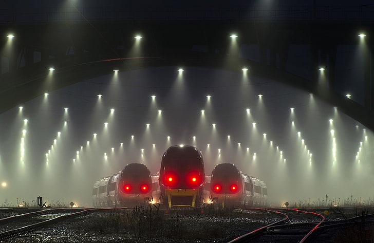 szare pociągi tapeta, pociąg, mgła, transport, kolej, światła, Dania, Tapety HD