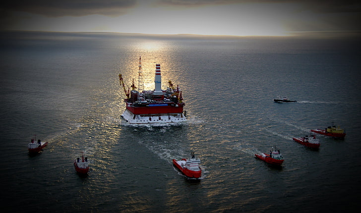 бяла и червена петролна платформа, море, небе, слънце, океан, кораби, танкер, платформа, нефт, добив, HD тапет