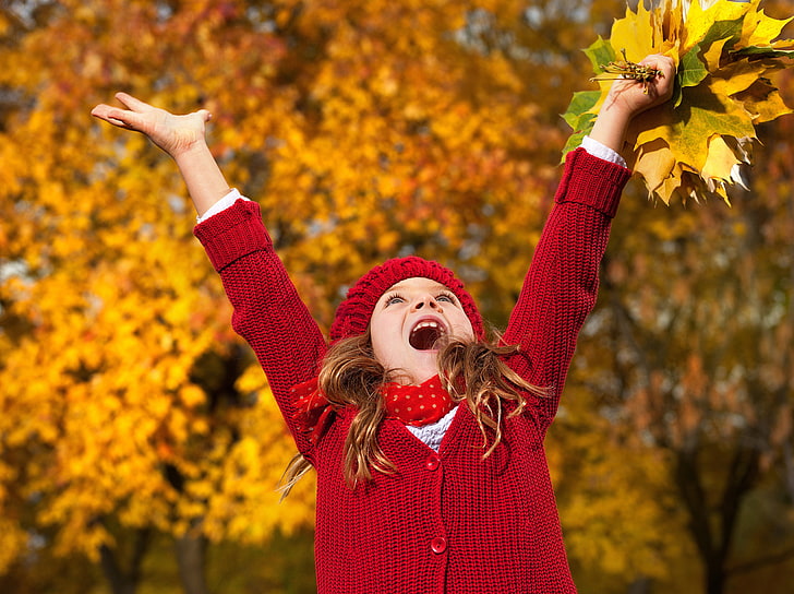dziewczęcy sweter czerwony, dziecko, dziewczynka, jesień, liście, nastrój, Tapety HD