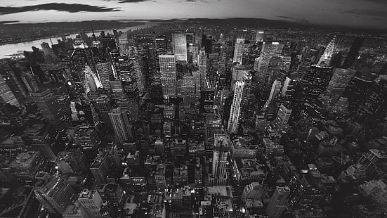 مبنى شاهق ، المباني الشاهقة في التصوير الفوتوغرافي الرمادي ، مدينة نيويورك ، مناظر المدينة ، المدينة ، الولايات المتحدة الأمريكية ، أحادية اللون، خلفية HD HD wallpaper