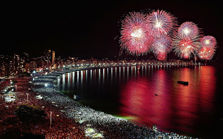 farbig sortiert Feuerwerk, Neujahr, Urlaub, Feuerwerk, Küste, Menschenmassen, HD-Hintergrundbild