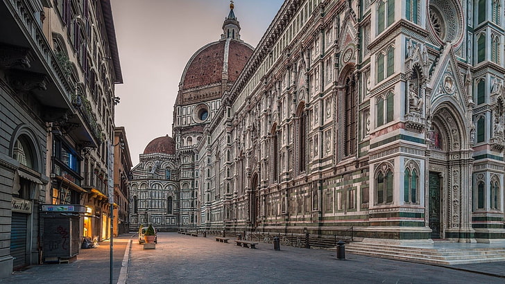white concrete structure, architecture, old building, town, street, urban, Florence, Italy, lights, cathedral, arch, Gothic architecture, dome, bench, car, Europe, building, evening, Brunelleschi, HD wallpaper