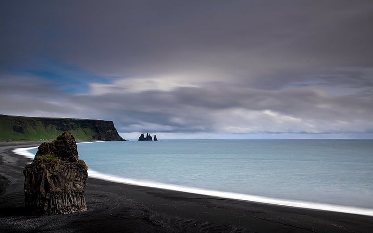 szara formacja skalna, morze, krajobraz, islandia, plaża Reynisfjara, Reynisdrangar, Tapety HD