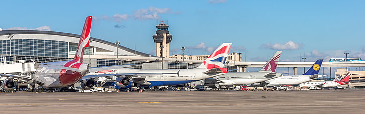 Passagierflugzeug, Flugzeug, Flugzeug, Flughafen, Dallas, Texas, USA, Doppelanzeige, Mehrfachanzeige, HD-Hintergrundbild