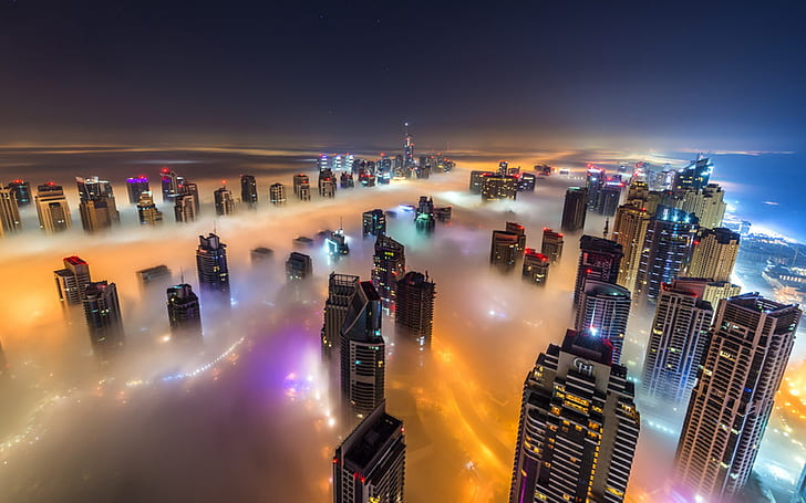 خلفية مدينة دبي الليلية في الضباب عالية الدقة، خلفية HD