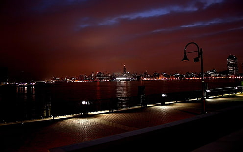 posto de rua preto, paisagem urbana, cidade, água, noite, solidão, cidade de Nova York, HD papel de parede HD wallpaper