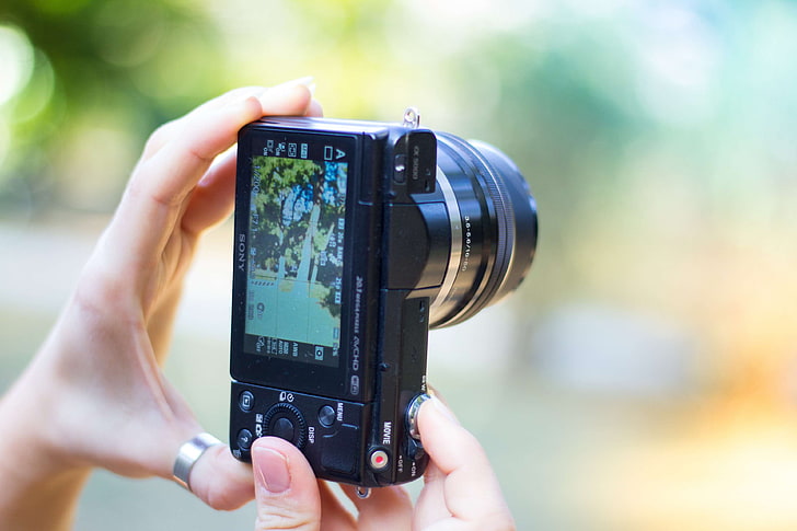 blur, camera, close up, contemporary, digital camera, display, electronics, equipment, focus, hand, lens, outdoors, photography, portable, screen, summer, technology, touch, travel, zoom, HD wallpaper