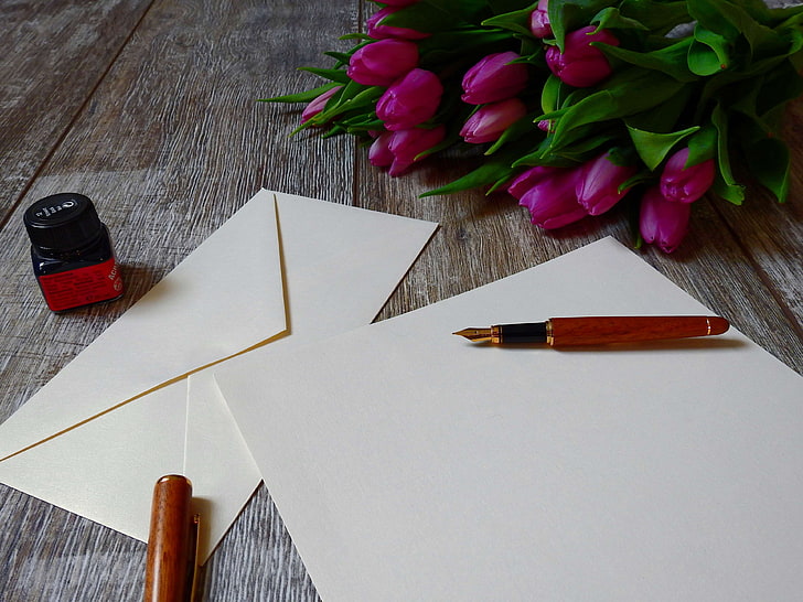 vuoto, fiore, fiore, mazzo di fiori, fiori, penna stilografica, inchiostro, foglie, amore, nota, carta, penna, romantico, tavolo, tulipani, scrivere, utensile per scrivere, Sfondo HD