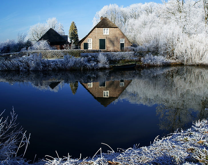 Farmhouse Along The Kromme Rijn River, brown and black concrete house, Seasons, Winter, Blue, Travel, Nature, Beautiful, Landscape, White, Scenery, Sunshine, Trees, River, Scene, Frozen, Amazing, Photography, Netherlands, Snow, Holland, Quiet, Reflections, Europe, Frosty, Beauty, Peaceful, Reflection, blue sky, Frost, White Trees, Kromme Rijn, Amelisweerd, Rhijnauwen, Utrecht, winter wonderland, Crooked Rhine, HD wallpaper