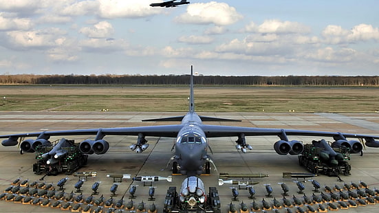 schwarzes Flugzeug, Flugzeug, Bomben, Bomber, Boeing B-52 Stratofortress, Flugzeug, Militärflugzeug, Fahrzeug, Waffe, HD-Hintergrundbild HD wallpaper